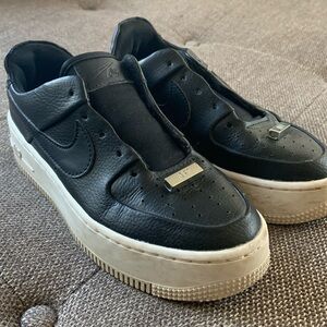 NIKE AIRFORCE 1’s
